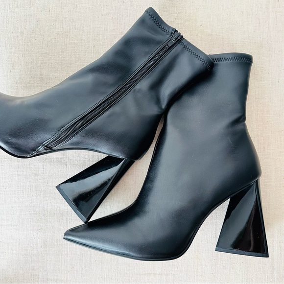 New Steve Madden Black Ticker Pointed Toe Block Heel Bootie - Picture 10 of 11